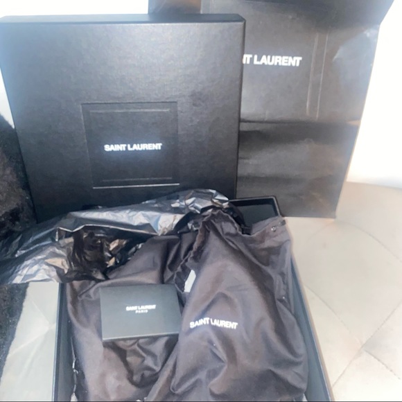 Size 8, literally worn twice, comes with everything in the pic, authentic - Picture 3 of 8